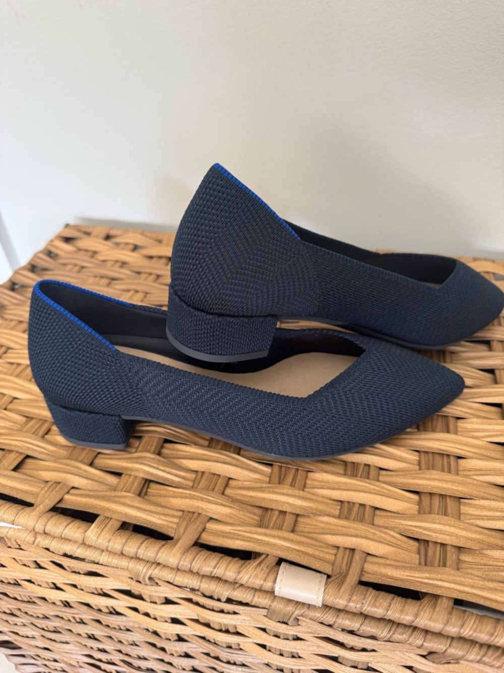 Rothy's Pointed short heels in Navy with Blue SIZE 8 brand NEW - Picture 2 of 4